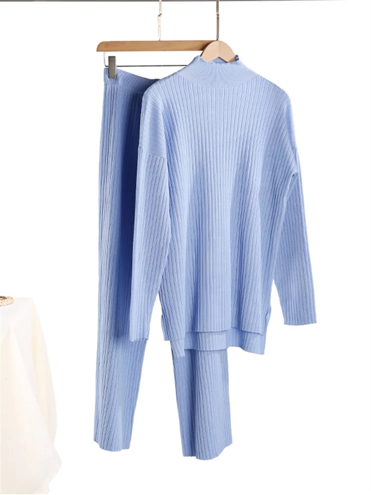 BEAUTY CLOSET COLLECTION  - Tracksuit Turtleneck Sweater and Straight Jogging Pants