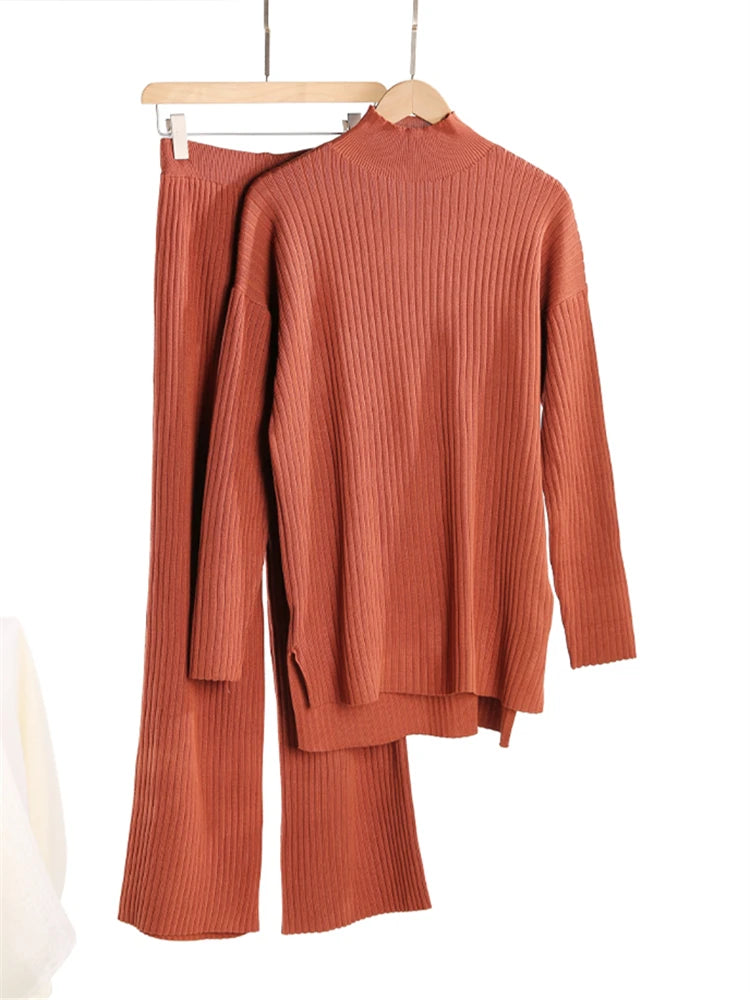 BEAUTY CLOSET COLLECTION  - Tracksuit Turtleneck Sweater and Straight Jogging Pants