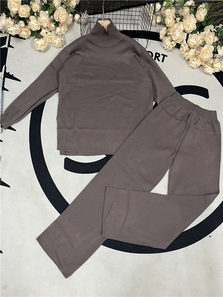 BEAUTY CLOSET COLLECTION  - Tracksuit Turtleneck Sweater and Straight Jogging Pants