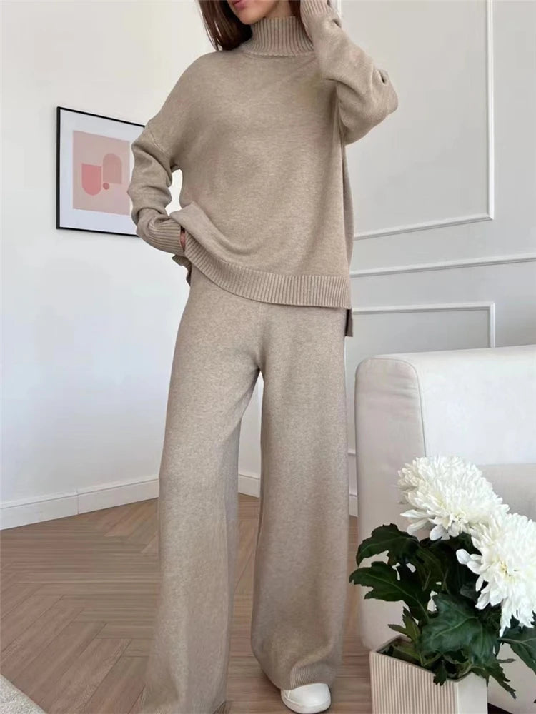 BEAUTY CLOSET COLLECTION  - Tracksuit Turtleneck Sweater and Straight Jogging Pants