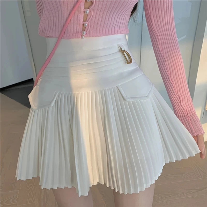 Zwarte Geplooide Rokken Vrouwen Hoge Taille Mini Rok Metalen Letter D Ontwerp A-lijn Clubwear Koreaanse Sexy Streetwear Tonen Ca