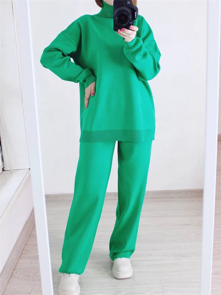 BEAUTY CLOSET COLLECTION  - Tracksuit Turtleneck Sweater and Straight Jogging Pants