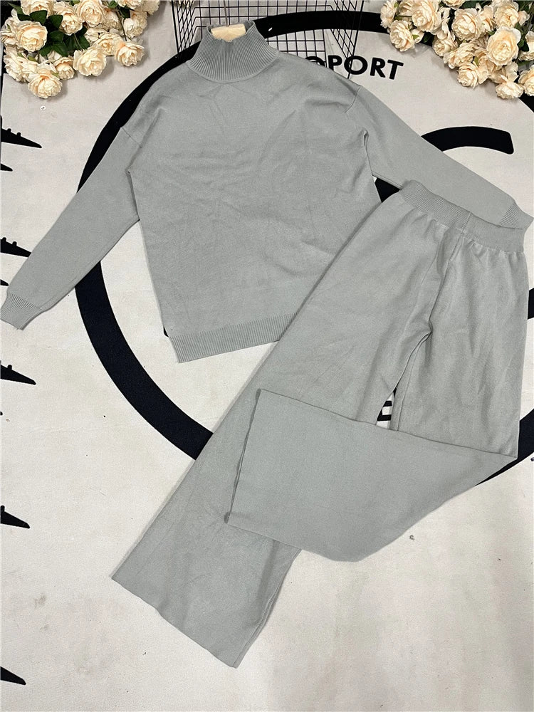 BEAUTY CLOSET COLLECTION  - Tracksuit Turtleneck Sweater and Straight Jogging Pants